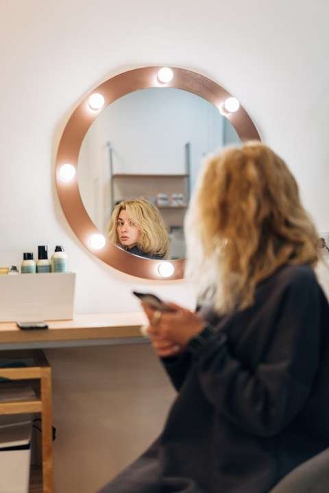 Beauty studio mirror